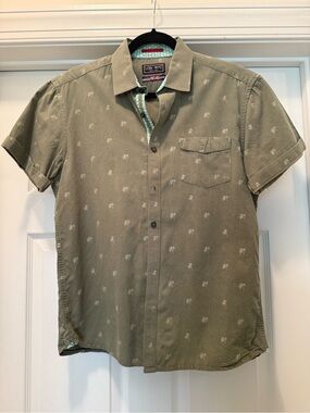 Olive Short-Sleeve Casual Button-Up Shirt